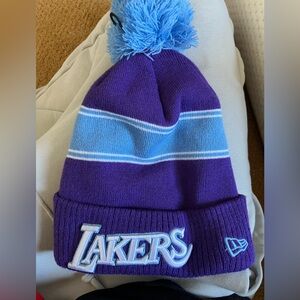 Los Angeles Lakers New Era 2021/22 City Edition - Official Pom Beanie- Purple